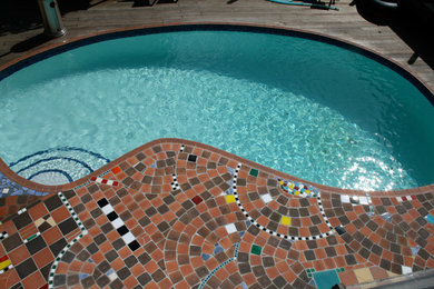 オークランドにあるエクレクティックスタイルのおしゃれなプールの写真