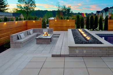 Foto de piscina contemporánea extra grande rectangular en patio trasero con paisajismo de piscina y adoquines de hormigón