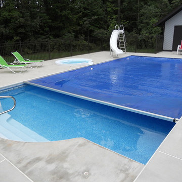 Pool w/ Spill-Over Spa & Auto-Cover