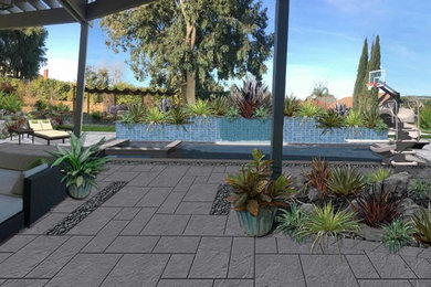 На фото: прямоугольный бассейн среднего размера на заднем дворе в современном стиле с водной горкой и мощением тротуарной плиткой