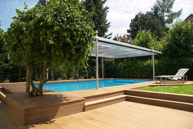 Poolbereich und Terrasse