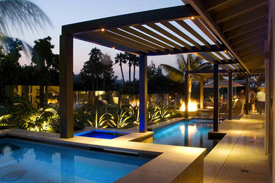 Diseño de casa de la piscina y piscina minimalista de tamaño medio a medida en patio trasero