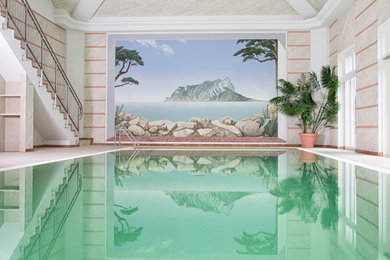 Foto de piscina clásica grande interior y rectangular