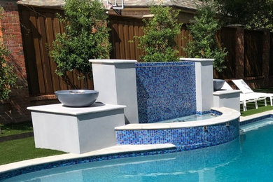 Inspiration for a modern pool remodel in Dallas