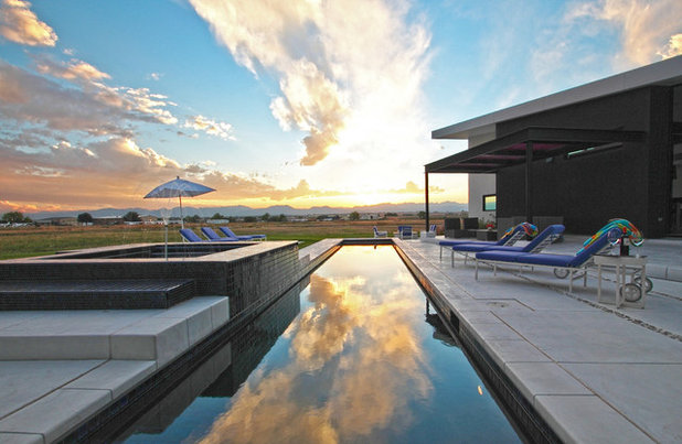 Modern Pool by R DESIGN  Landscape Architecture  P.C.