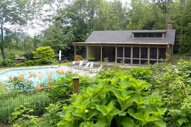 Farmhouse pool photo in Bridgeport