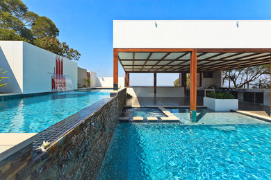 Источник вдохновения для домашнего уюта: большой бассейн в современном стиле с домиком у бассейна