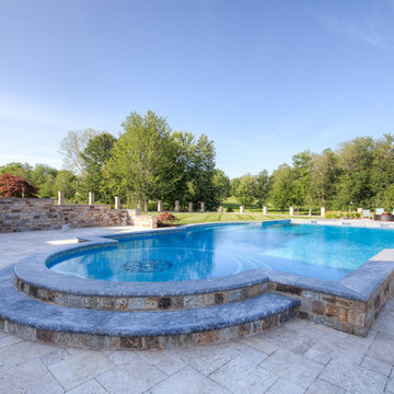 Roman-style swimming pool with fountain