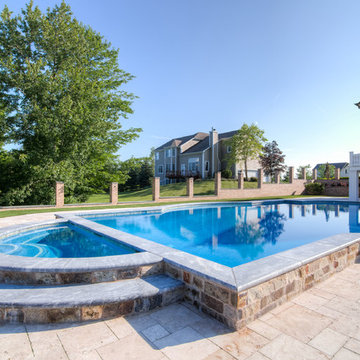 Roman-style swimming pool with fountain