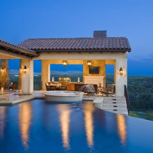 Tuscan infinity pool photo in Austin