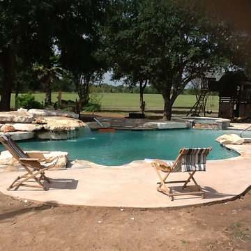 Rustic country side pool by Cali Pools of Texas