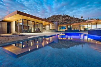 Example of a southwest pool design in Phoenix