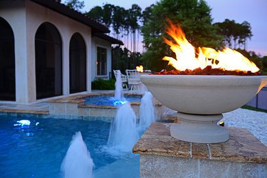 Large trendy courtyard stone and l-shaped natural hot tub photo in Jacksonville
