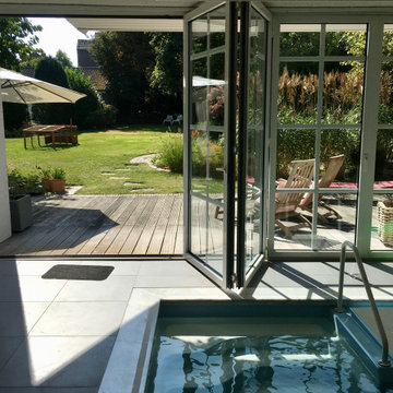 Schwimmbad Privathaus mit Schiebe-Glastüren
