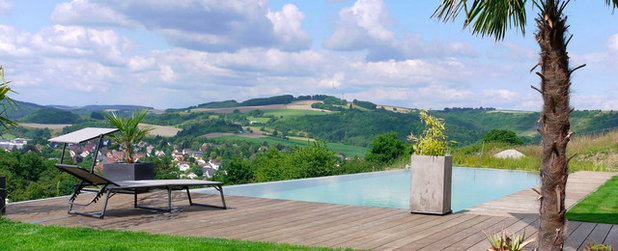 Modern Pools by AquaNatur Schwimmteiche GmbH