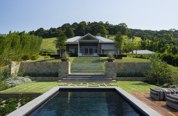 Contemporary Pool by LDI (Landscape Design Institute)