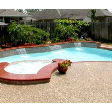 Small Backyard Custom Swimming Pool