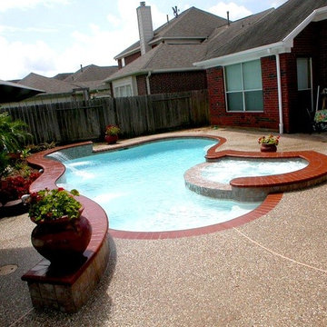 Small Backyard Custom Swimming Pool