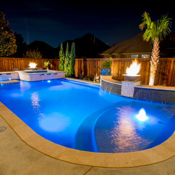 Small Yard Transitional Pool & Spa Resort