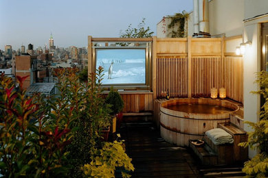 Hot tub - contemporary hot tub idea in New York