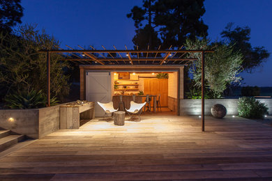 Photo of a contemporary swimming pool in Los Angeles.