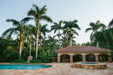Pool - large tropical pool idea in Miami