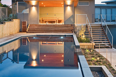 На фото: бассейн в стиле модернизм