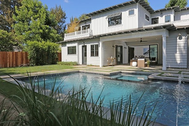 Diseño de piscinas y jacuzzis contemporáneos de tamaño medio rectangulares en patio trasero con adoquines de hormigón