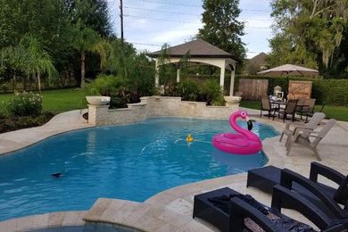 Idées déco pour une piscine moderne.