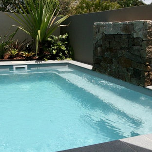 Immagine di una piscina tropicale