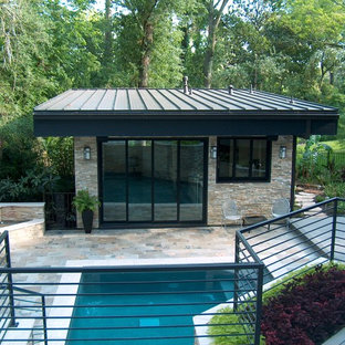 Idee per una piscina minimalista rettangolare con una dépendance a bordo piscina