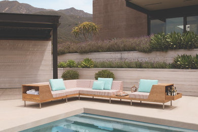 Imagen de casa de la piscina y piscina alargada mediterránea de tamaño medio rectangular en patio delantero