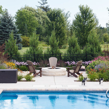 Traditional Pool & Fire Pit - Cedarburg