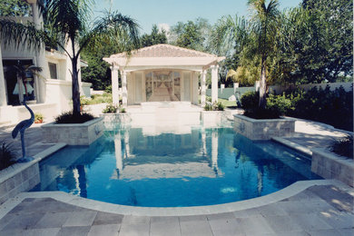 This is an example of a classic swimming pool in Tampa.