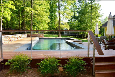 Пример оригинального дизайна: наземный, прямоугольный бассейн среднего размера на заднем дворе в стиле неоклассика (современная классика) с домиком у бассейна и мощением тротуарной плиткой