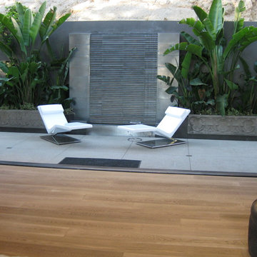 Ultra modern pool & water feature in Hollywood Hills, California