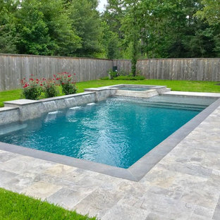 Idee per una piscina monocorsia minimal rettangolare di medie dimensioni e dietro casa con una vasca idromassaggio e pavimentazioni in pietra naturale