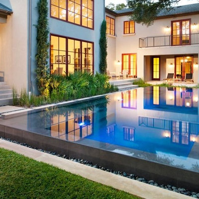 Inspiration for a contemporary courtyard pool remodel in Dallas
