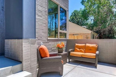 Inspiration for a mid-century modern porch remodel in Denver