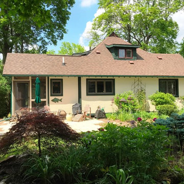 3 Season Screened Porch Addition / Ann Arbor: Highland Road