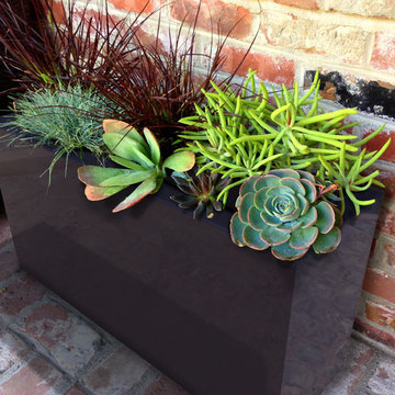 Aberdeen Planter (L32" X W10" X H16")