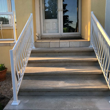 Aluminum Glass and Spindle Porch Railing - 101