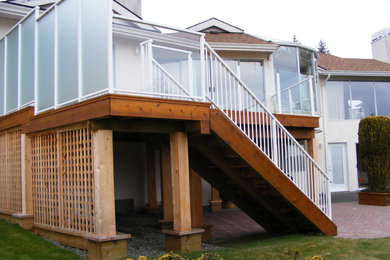 Minimalist porch idea in Vancouver