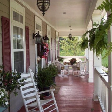 An old fashioned front porch