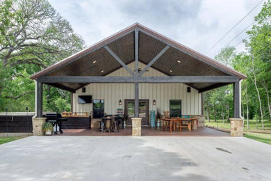 Mid-sized farmhouse back porch idea in Atlanta