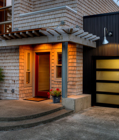 Contemporary Porch by Dan Nelson, Designs Northwest Architects