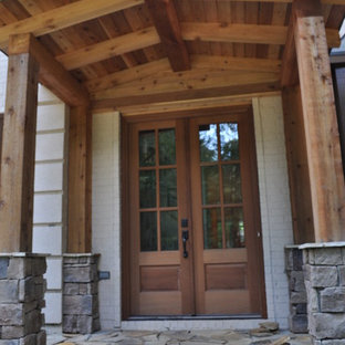 Ispirazione per un grande portico rustico davanti casa con pavimentazioni in pietra naturale