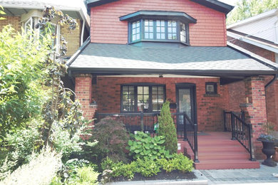 Trendy porch photo in Toronto