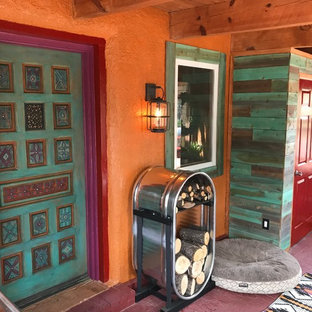 Esempio di un patio o portico american style di medie dimensioni e davanti casa con un portico chiuso