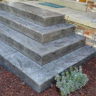 Idee per un piccolo portico tradizionale davanti casa con cemento stampato